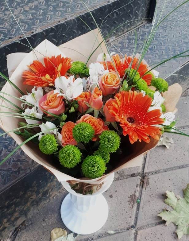 Букет цветов из: Герберы, Хризантемы, Альстромерии и Розы в Славный