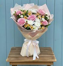 Букет цветов из:  Гвоздики, Орхидеи и Розы в Славный