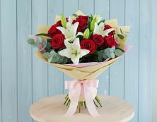 Букет цветов из:  Лилии и Розы в Славный
