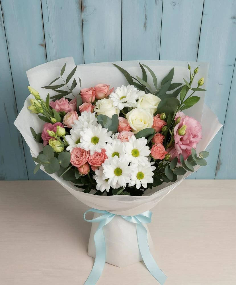 Букет цветов из: Розы, Лизиантусы и Хризантемы в Славный