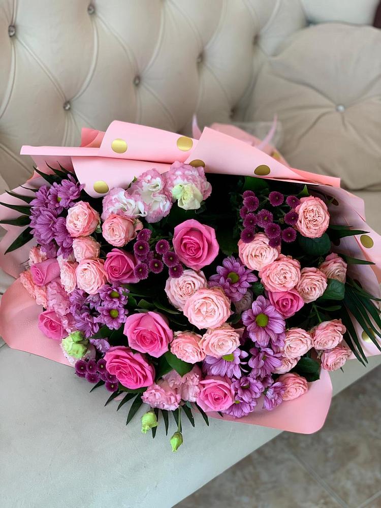 Букет цветов из: Хризантемы, Розы и Лизиантусы в Славный