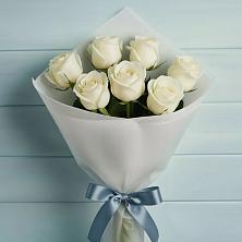 Букет 7 Белых роз Эдлесс Лав в Славный