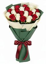 Букет Микс из красных и белых роз в Славный