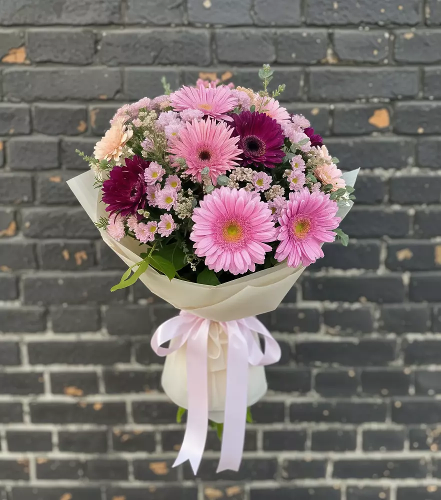 Букет цветов из: Герберы и Хризантемы в Славный