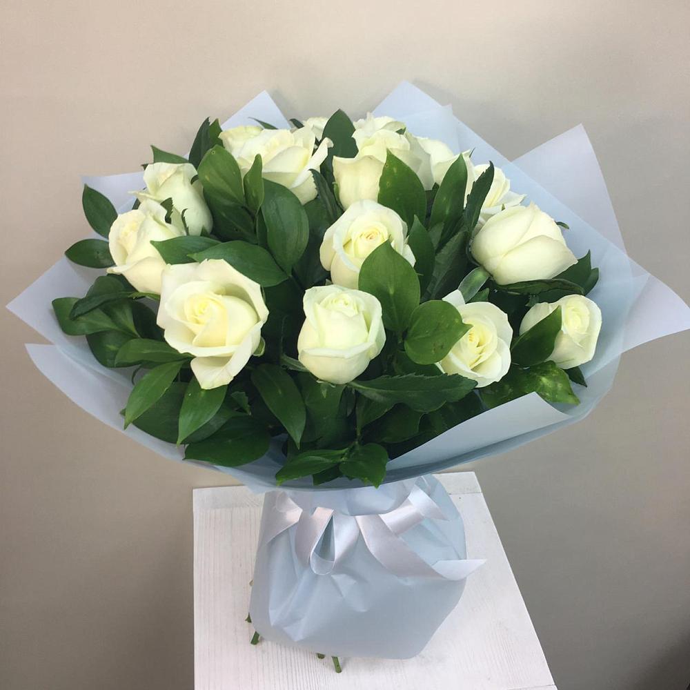 Букет 15 Белых роз Проуд в Славный