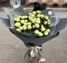 Букет Белые кустовые розы Солинеро в Славный