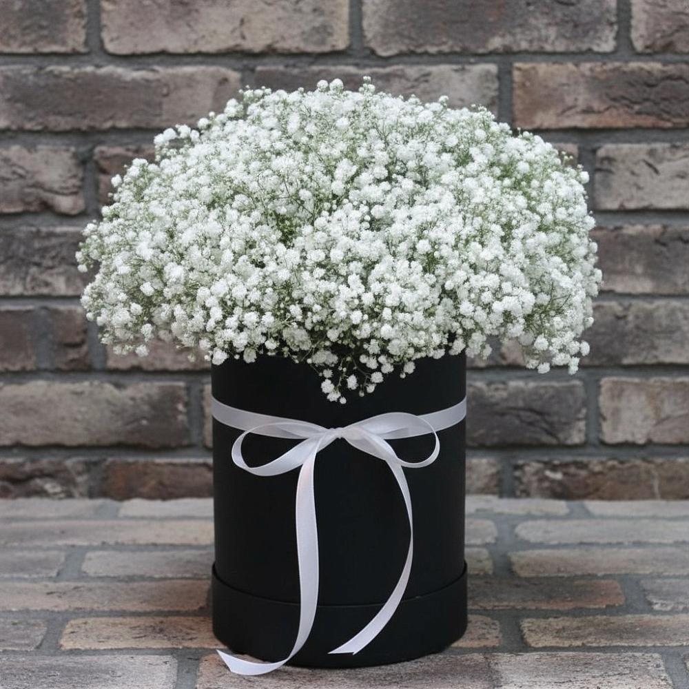 Цветочная композиция из Гипсофила в шляпной коробке в Славный