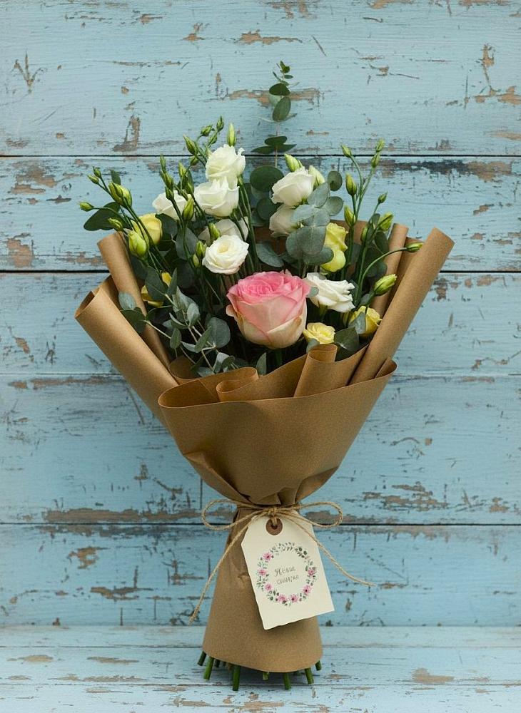 Букет цветов из: Розы и Лизиантусы в Славный