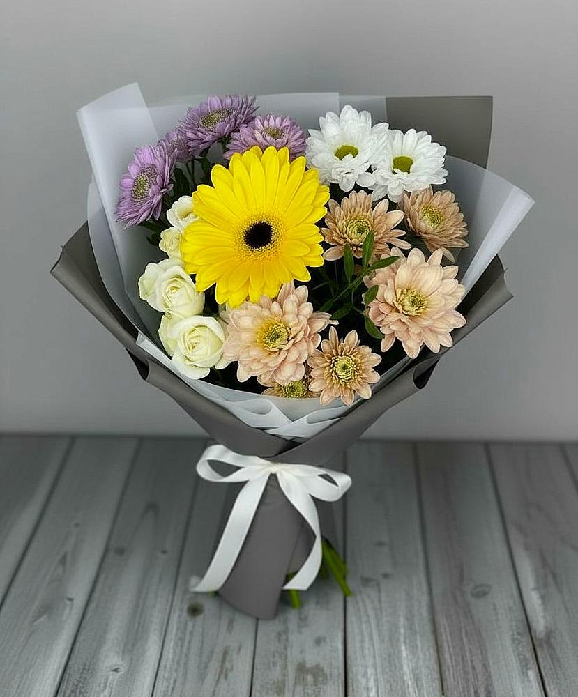 Букет цветов из: Розы, Герберы и Хризантемы в Славный