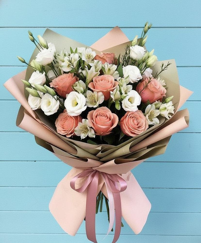 Букет цветов из: Розы, Альстромерии и Лизиантусы в Славный