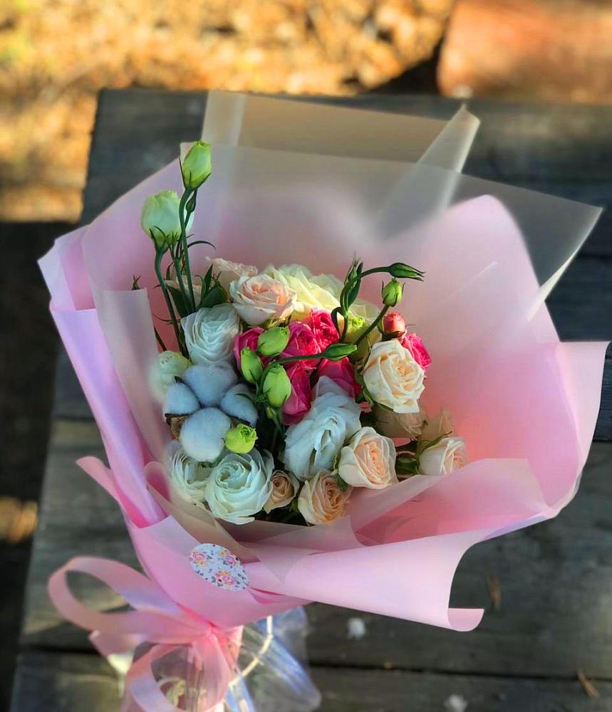 Букет цветов из: Розы и Лизиантусы в Славный