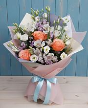 Букет цветов из:  Лизиантусы, Розы, Альстромерии и Гипсофила в Славный