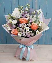 Букет цветов из:  Лизиантусы, Розы, Альстромерии и Гипсофила в Славный