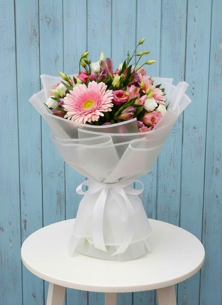 Букет цветов из: Герберы, Альстромерии и Лизиантусы в Славный