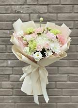Букет цветов из:  Гвоздики, Розы, Лизиантусы и Хризантемы в Славный
