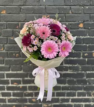 Букет цветов из:  Герберы и Хризантемы в Славный