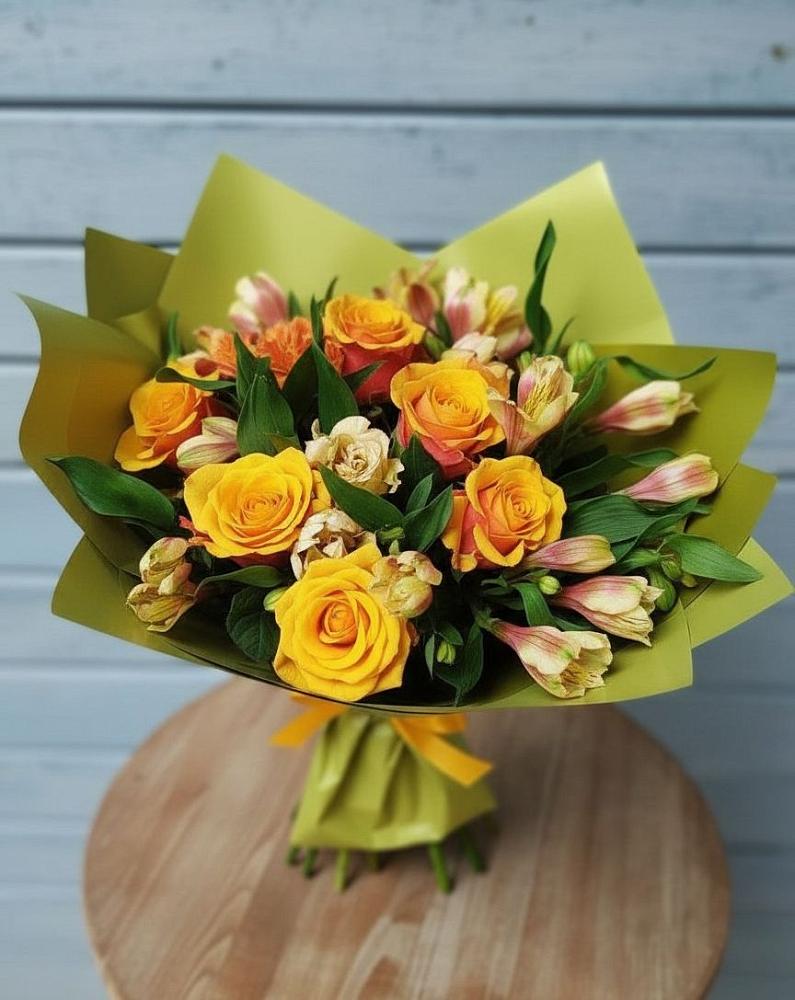 Букет цветов из: Альстромерии и Розы в Славный