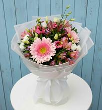 Букет цветов из:  Герберы, Альстромерии и Лизиантусы в Славный