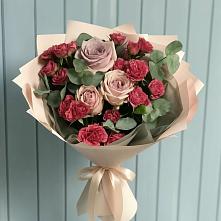Букет цветов из:  Гвоздики и Розы в Славный