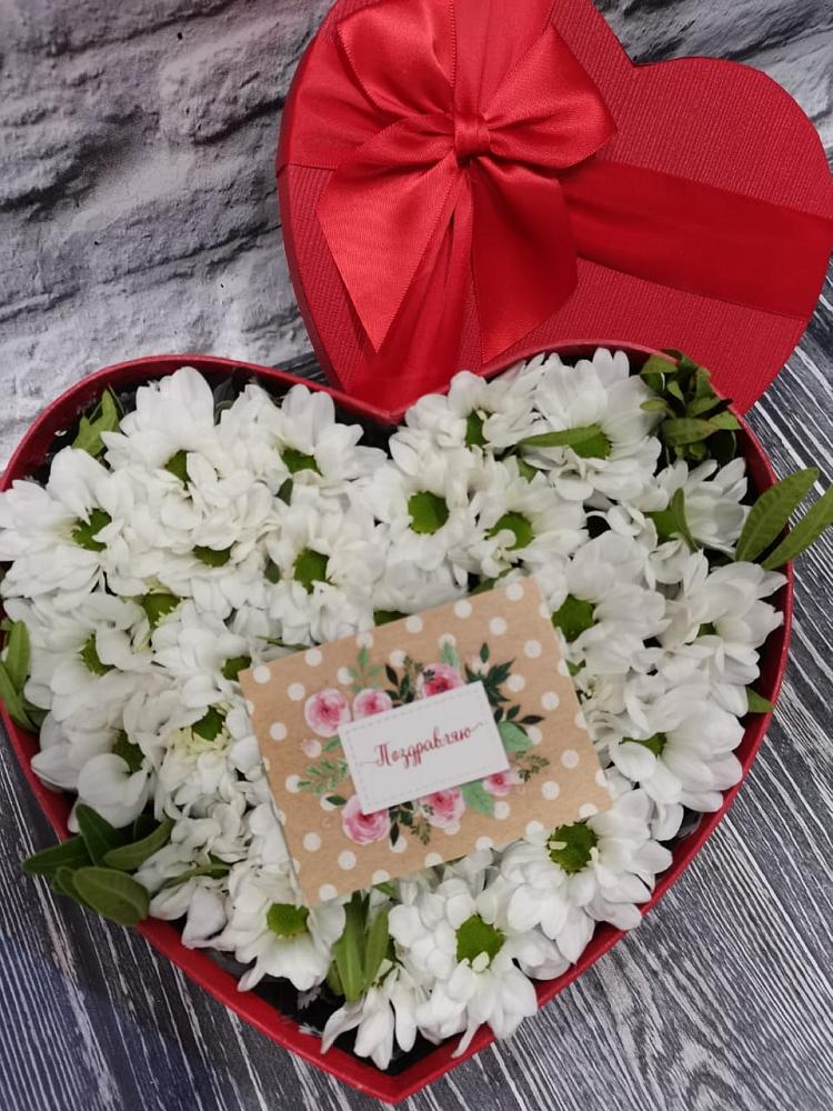 Цветочная композиция из Хризантемы в виде сердца в Славный