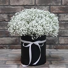 Цветочная композиция из Гипсофила в шляпной коробке в Славный