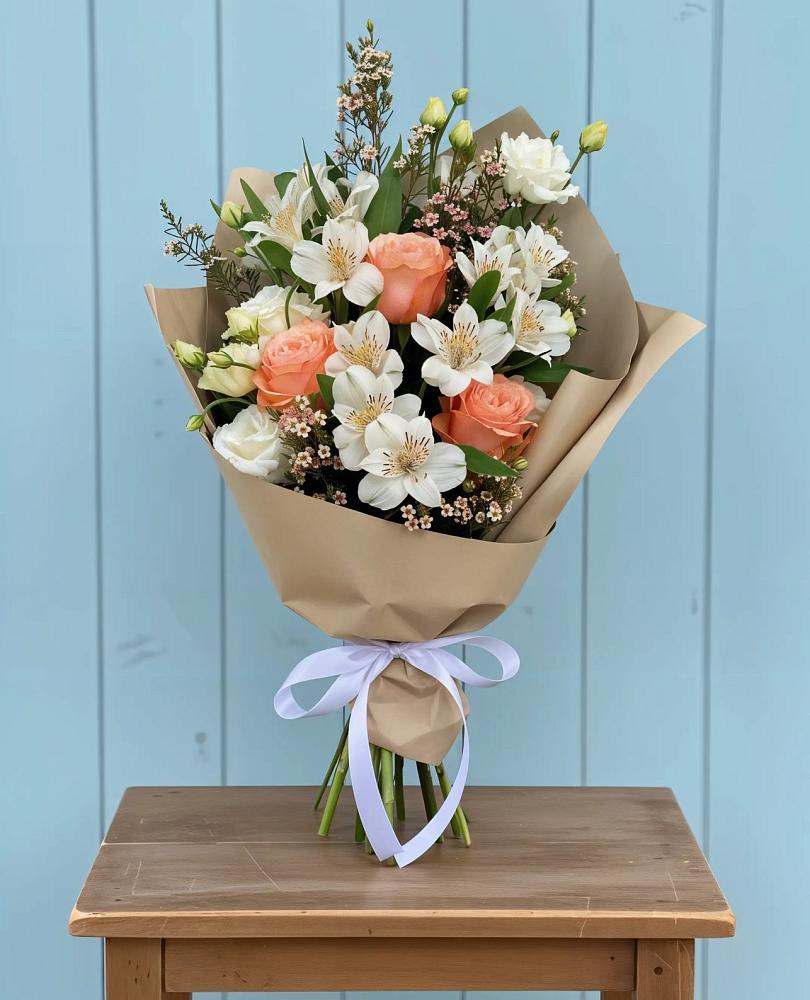 Букет цветов из: Альстромерии, Лизиантусы, Розы и Хризантемы в Славный