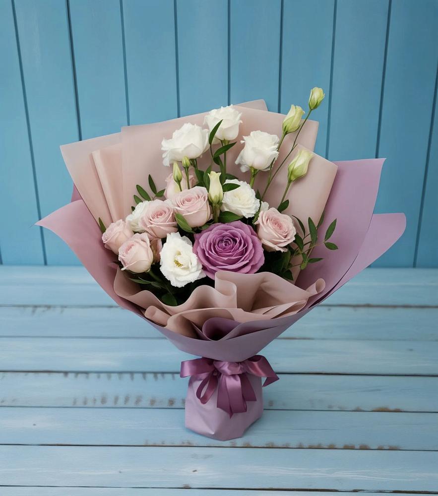 Букет цветов из: Розы и Лизиантусы в Славный